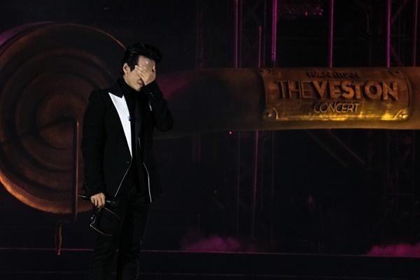 Hà Anh Tuấn khóc nức nở trong đêm thứ 2 live concert-6