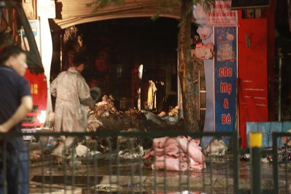 Hiện trường vụ cháy nhà khiến 4 người thiệt mạng ở Hà Nội-8