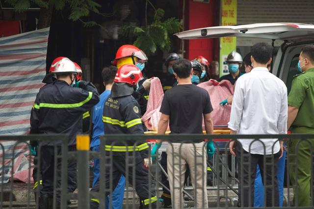 Hà Nội: Hai nạn nhân vụ cháy được tìm thấy trong đống đổ nát tại tầng tum-1