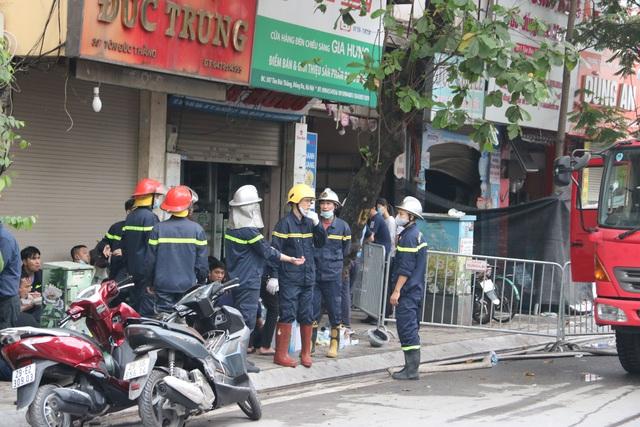 Hà Nội: Hai nạn nhân vụ cháy được tìm thấy trong đống đổ nát tại tầng tum-2
