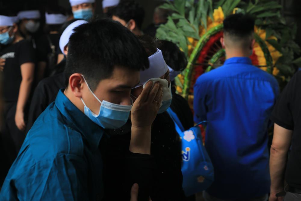 Xót xa đám tang nhà có 4 người tử vong ở Tôn Đức Thắng-9