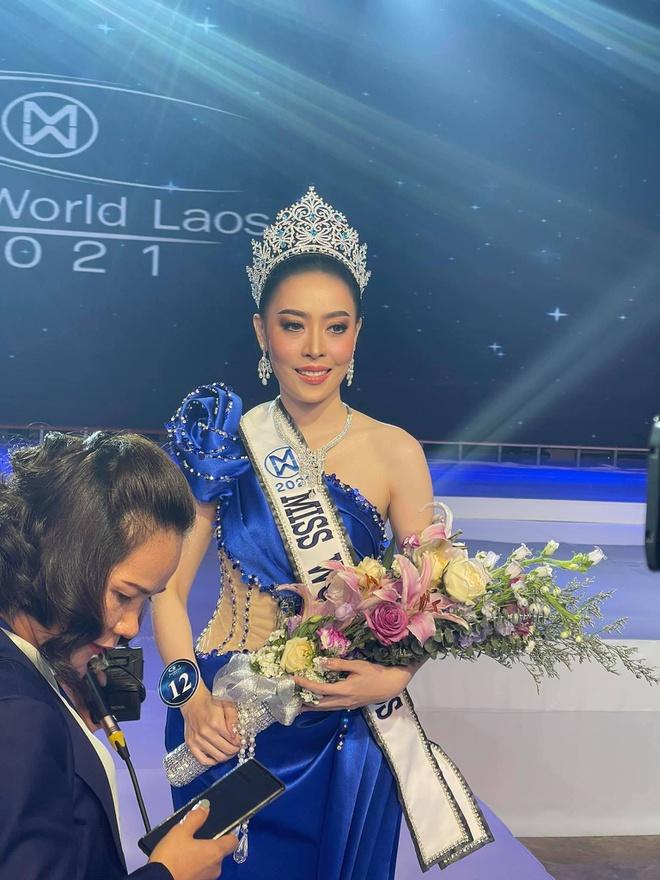 Tối 31/3, chung kết Hoa hậu Thế giới Lào tổ chức tại thủ đô Viêng Chăn. Người đẹp Phongsavanh Souphavady là cô gái giành ngôi vị cao nhất. Tuy nhiên ngay sau đêm đăng quang, Souphavady vướng phải làn sóng tẩy chay mạnh mẽ của cư dân mạng. Đa số cho rằng cô không xứng đáng với ngôi vị này với lý do khai gian tuổi, từ 30 xuống còn 26 để được dự thi. Năm 2007, cô thi Hoa hậu Lào và khai bản thân 16 tuổi. Chiếu theo đó, hiện tại cô phải 30 tuổi, chứ không phải 26.