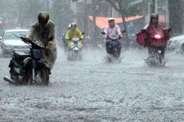 Mưa lớn, nước dâng ngập giường làng ven đô Hà Nội-14