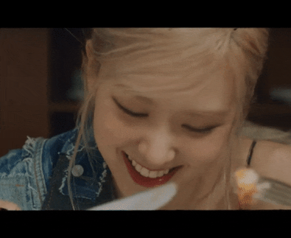 Rosé cover Wap Cardi B ngây thơ đến nỗi nữ chủ còm luôn mới chịu!-8