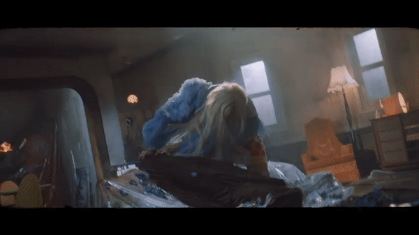 Rosé quằn quại chà sàn vẫn hớn hở trong Gone: Tình đã chết mà tươi quá!-11