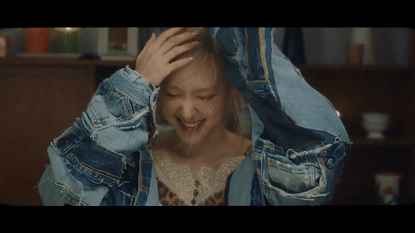 Rosé quằn quại chà sàn vẫn hớn hở trong Gone: Tình đã chết mà tươi quá!-13