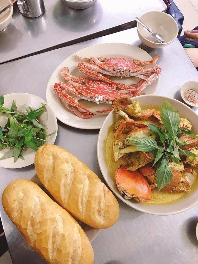 5 quán lề đường Sài Gòn đi ăn là dễ gặp người nổi tiếng như chơi-7