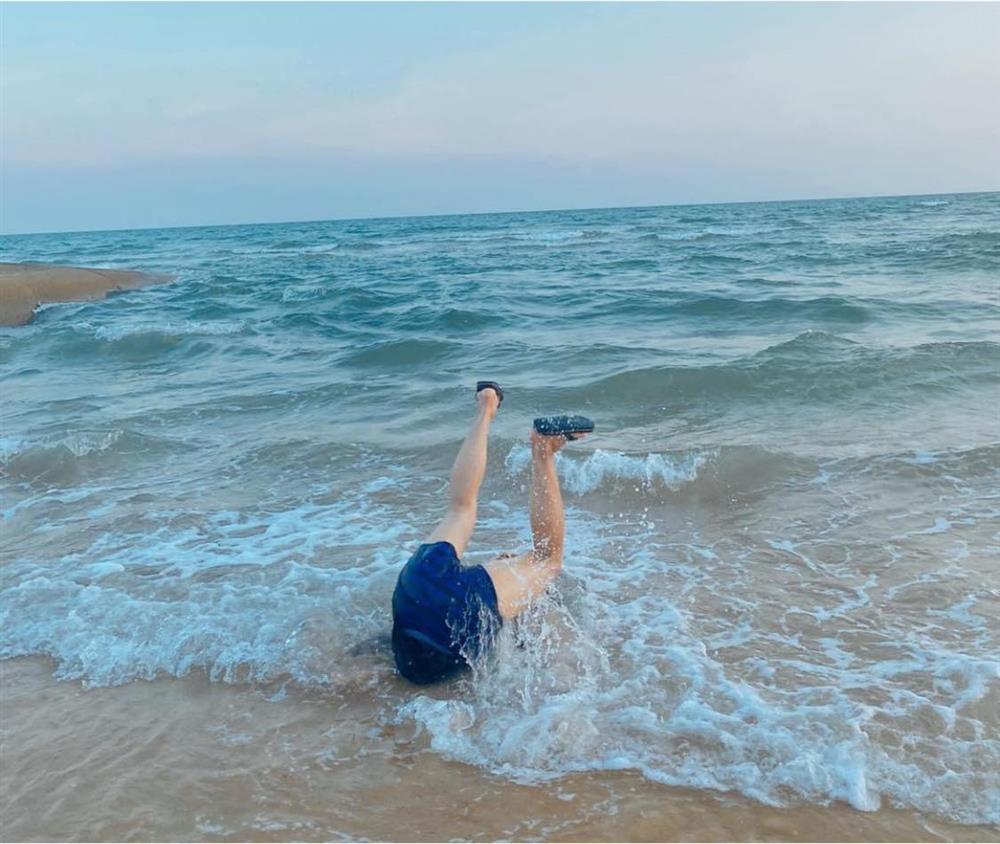 Không chỉ Hoài Linh, Duy Khánh cũng sở hữu chân nuột khó tin-3