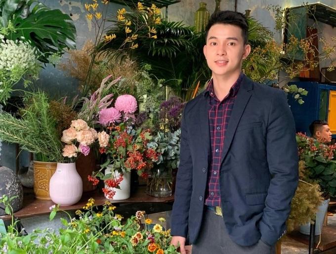 Đến quán cà phê đẹp ở Sài Gòn mà khách chỉ mải ngắm hoa là sao?-2