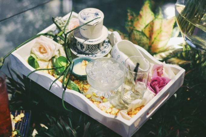 Đến quán cà phê đẹp ở Sài Gòn mà khách chỉ mải ngắm hoa là sao?-3