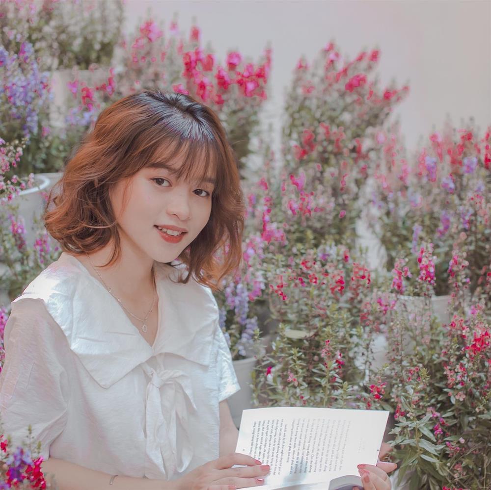 Đến quán cà phê đẹp ở Sài Gòn mà khách chỉ mải ngắm hoa là sao?-5