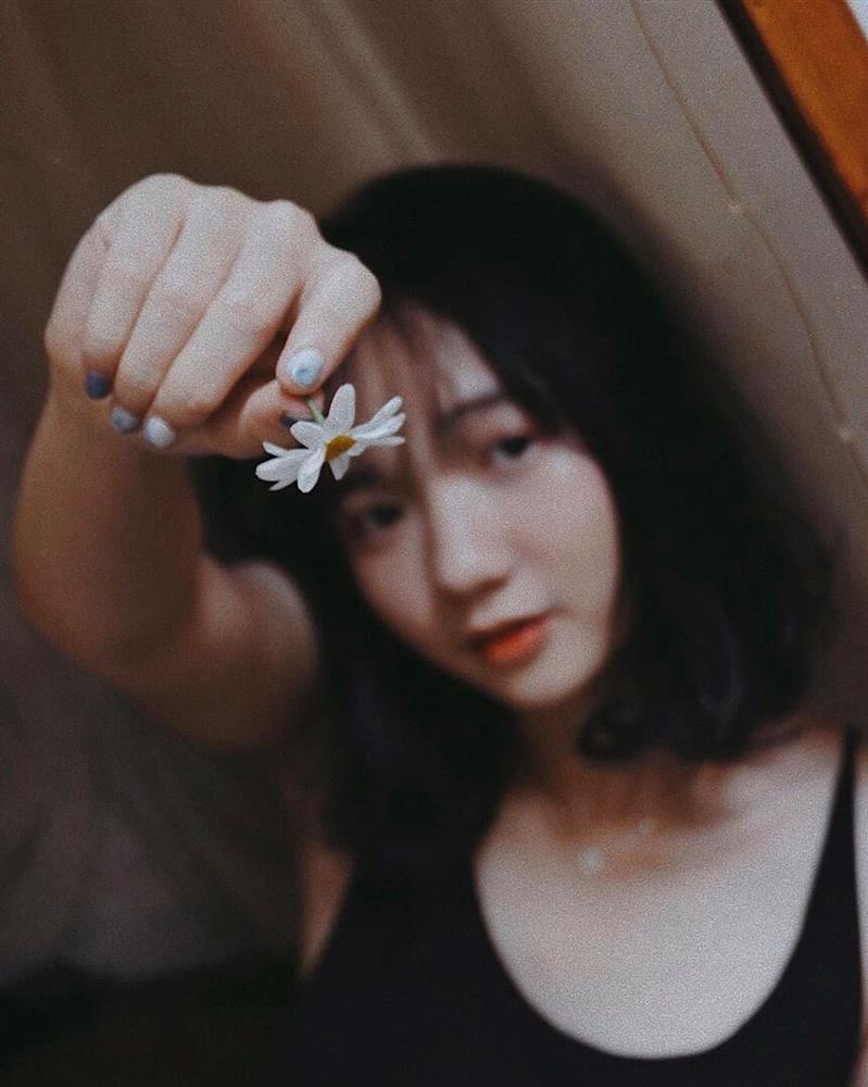 Đến quán cà phê đẹp ở Sài Gòn mà khách chỉ mải ngắm hoa là sao?-16