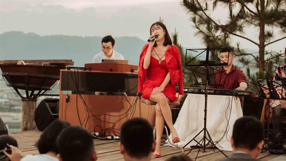 Set váy thần thánh 4 người đẹp mê mệt nhờ tôn vòng 1 triệt để-6