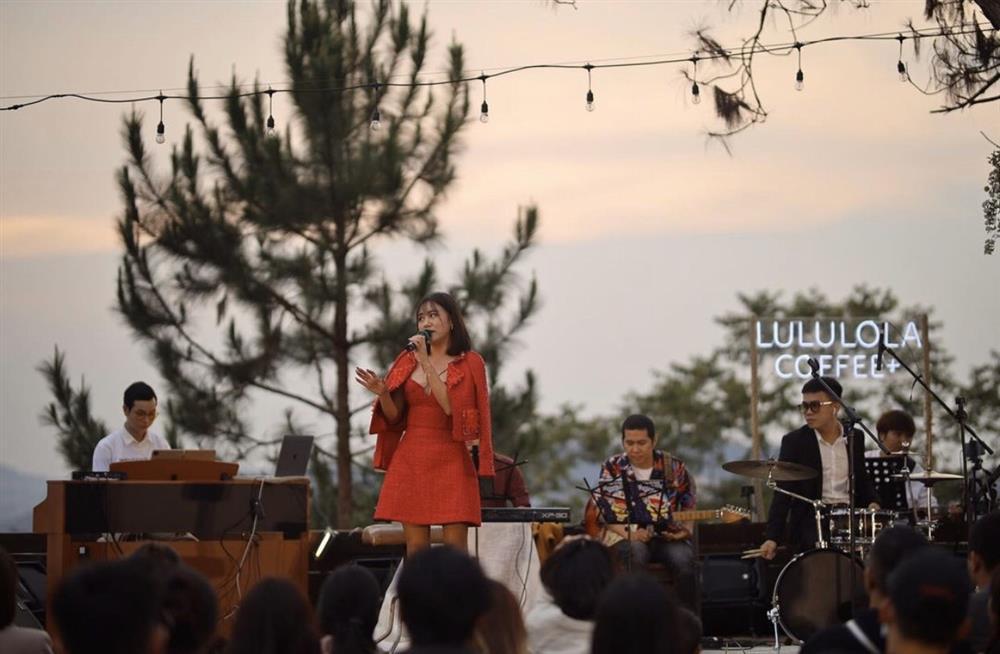 Set váy thần thánh 4 người đẹp mê mệt nhờ tôn vòng 1 triệt để-7