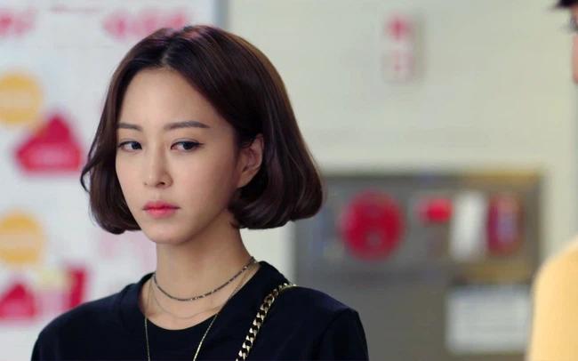 Mẹ chồng hùng hổ tuyên bố đưa thẻ lương đây và kết quả khiến bà méo mặt-2