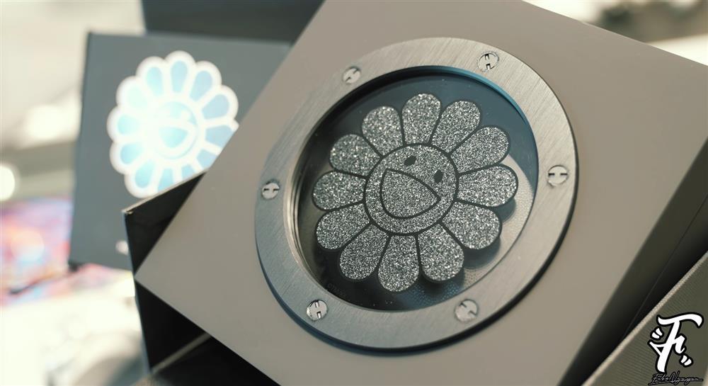 Con ông trùm điện tử Sài Gòn Fabo Nguyễn khoe đồng hồ nạm 563 viên kim cương đen độc nhất Việt Nam-4