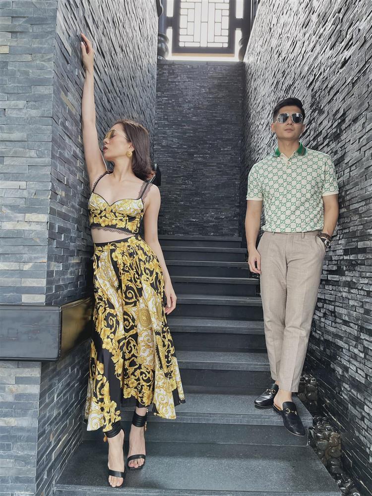 Lâm Bảo Châu bị soi bàn tay hư trên cơ thể Lệ Quyên-4