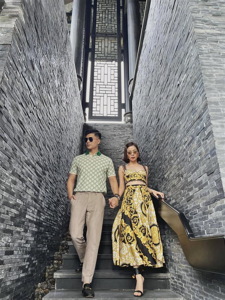 Lâm Bảo Châu bị soi bàn tay hư trên cơ thể Lệ Quyên-5