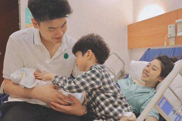 Ai ở cữ tóc tai bù xù xuống sắc chứ Trang Lou thì không nhé-7