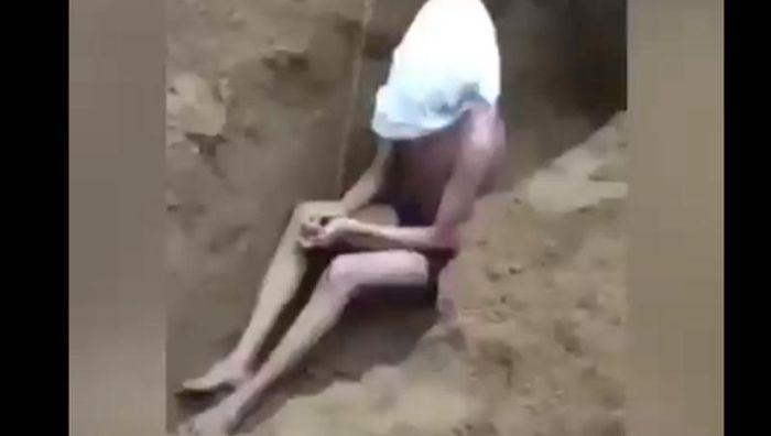 Thanh niên 17 tuổi bị chôn sống ở Nghệ An: Tự tay đào hố chôn mình-1