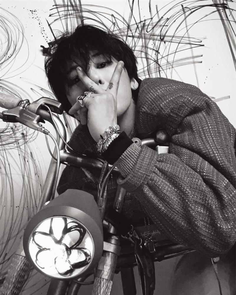 GD ngầu bá cháy trên bìa tạp chí, netizens lập tức truy tìm Jennie-3