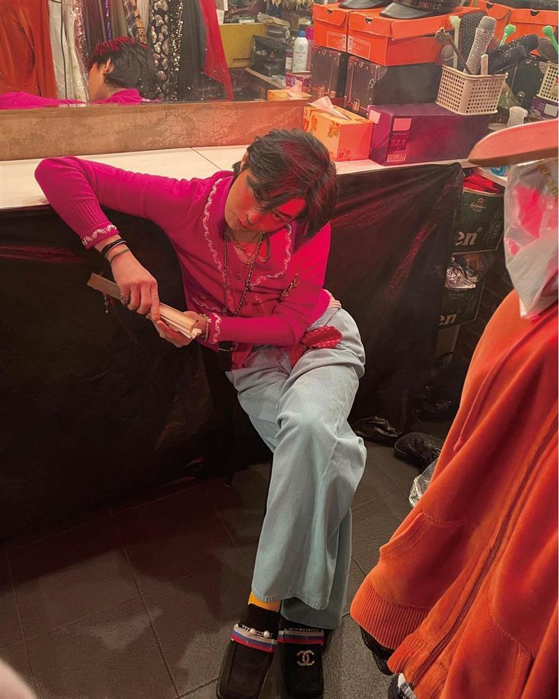 GD ngầu bá cháy trên bìa tạp chí, netizens lập tức truy tìm Jennie-15