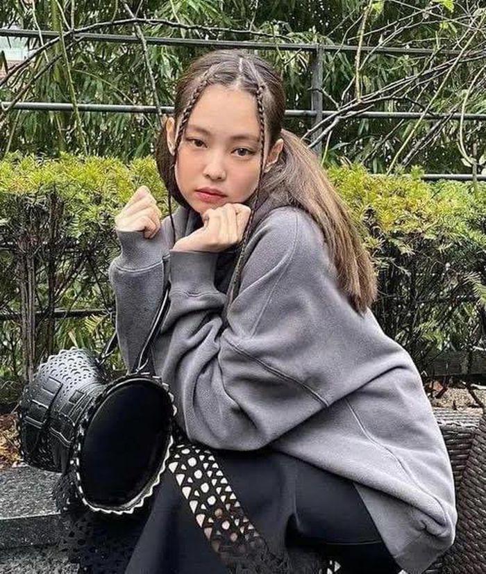 Kiểu tóc thập niên 90 giống Jennie (BLACKPINK) cực dễ làm-1