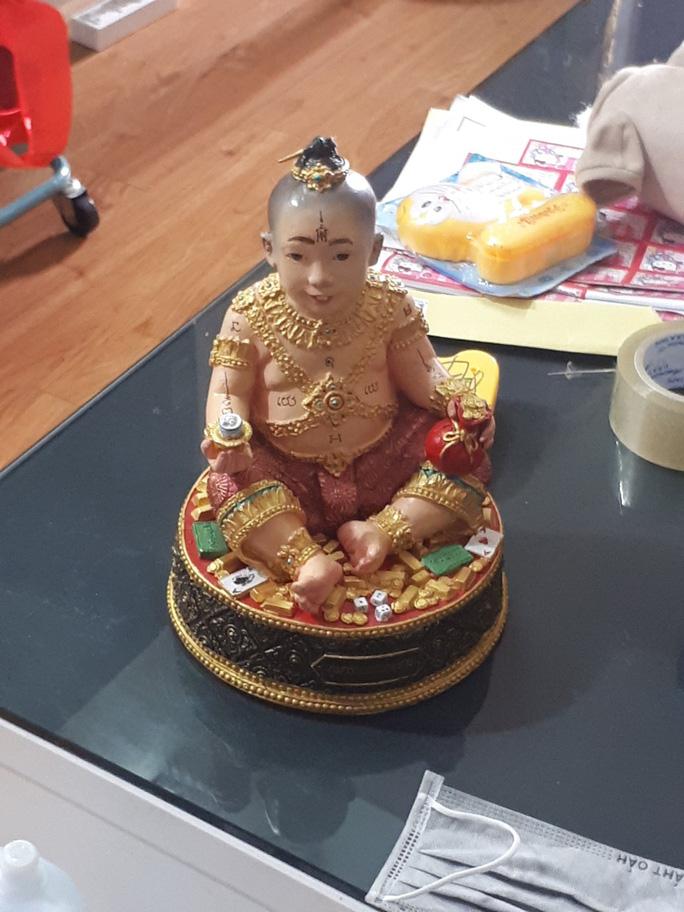 Thu 71 búp bê nghi là Kumanthong, có bé siêu nhân giá 100 triệu-5