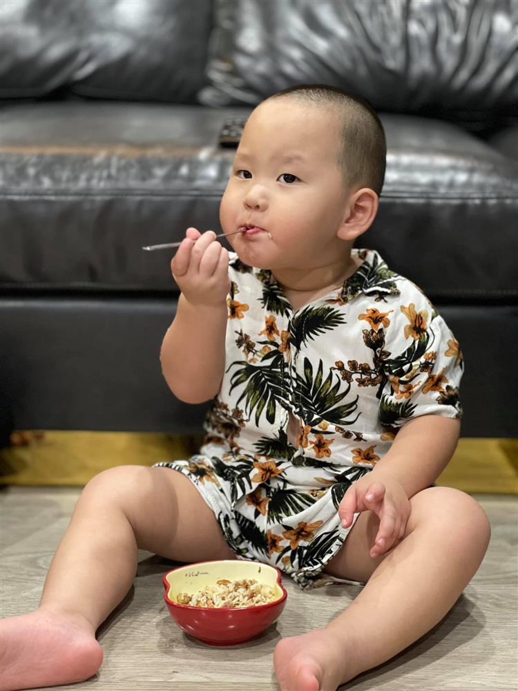 Loạt ảnh nạp năng lượng cực yêu của con trai Trà My Idol-4