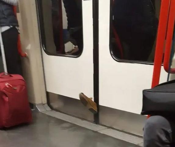 Loạt khoảnh khắc xui xẻo xảy ra trong cuộc sống khiến bạn khóc dở mếu dở-8