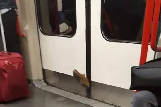 Loạt khoảnh khắc xui xẻo xảy ra trong cuộc sống khiến bạn 'khóc dở mếu dở'