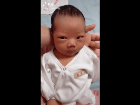 Các em bé vàng vừa sinh ra đã có biểu cảm hài hước chẳng khác gì người lớn-4