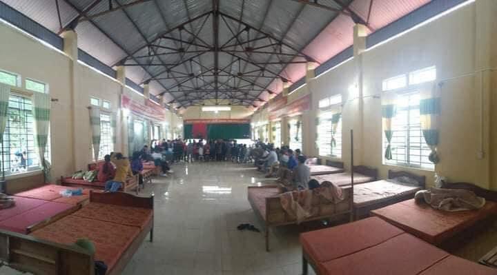 Loạt ảnh bà con chăn ấm nệm êm trong lúc chờ đợi làm căn cước công dân-2