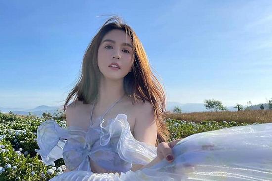 Ngọc Trinh triết lý tình yêu sét đánh, 'hội gái xấu' đọc tức anh ách