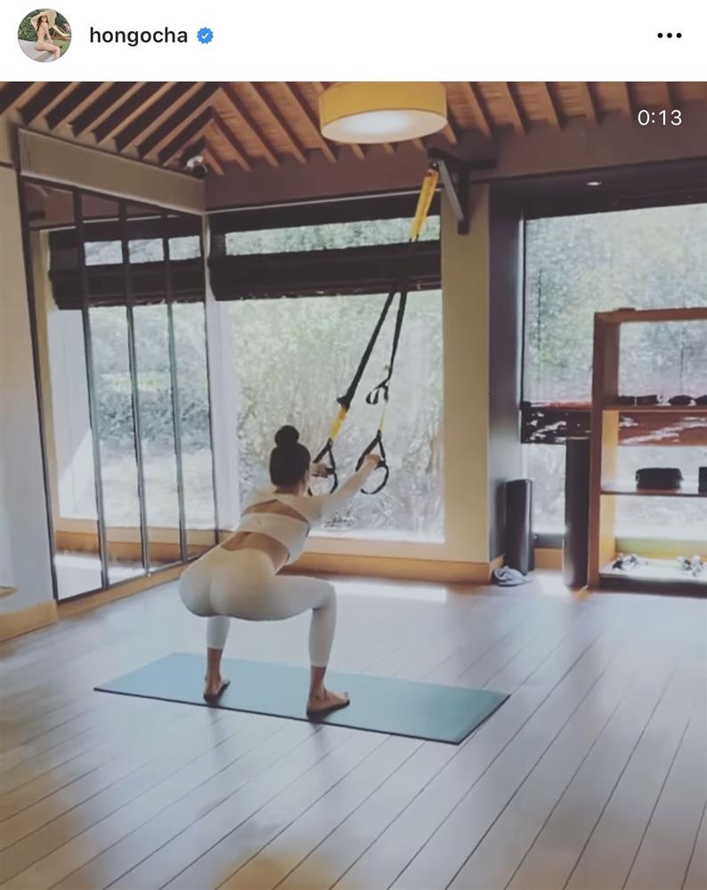 Bảo Anh - Chi Pu - Hà Hồ tập yoga mọi lúc mọi nơi để giữ body đẹp như tạc-7