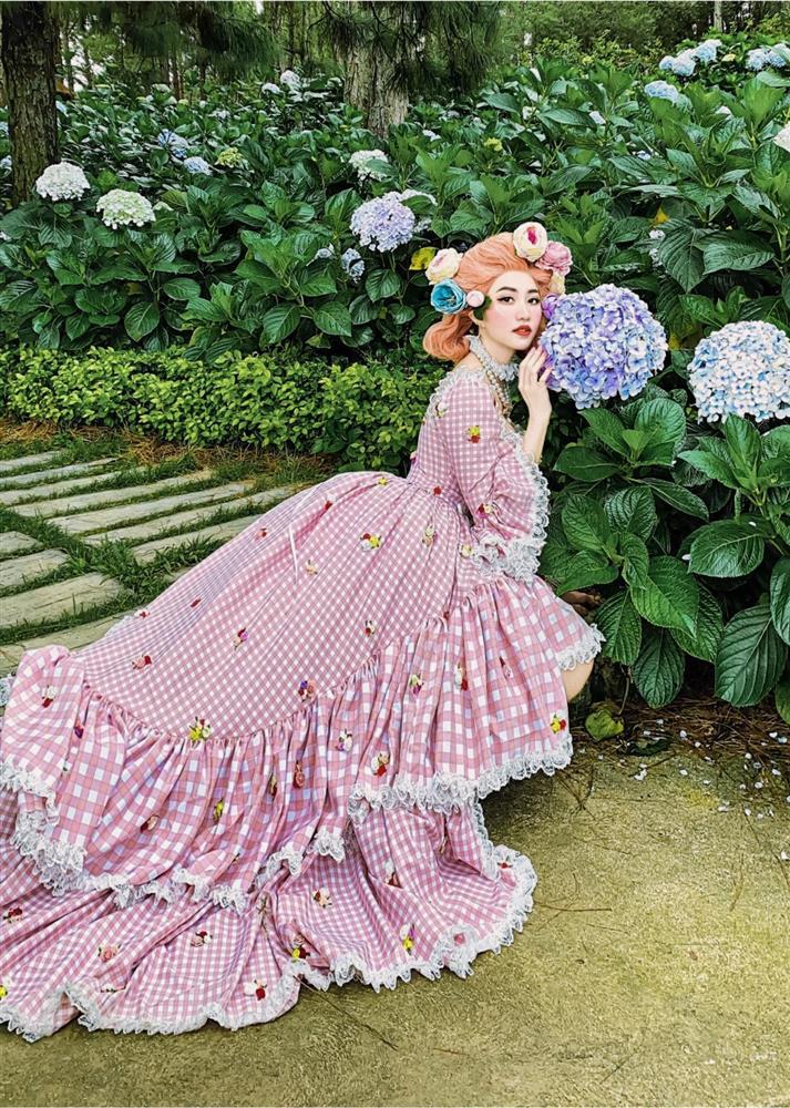 Đã mắt bộ ảnh gia đình lộng lẫy trong trang phục quý tộc bên cẩm tú cầu-2