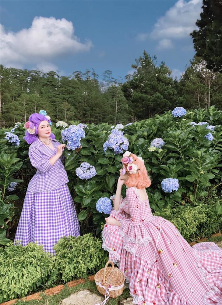 Đã mắt bộ ảnh gia đình lộng lẫy trong trang phục quý tộc bên cẩm tú cầu-12