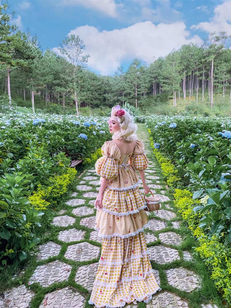 Đã mắt bộ ảnh gia đình lộng lẫy trong trang phục quý tộc bên cẩm tú cầu-13