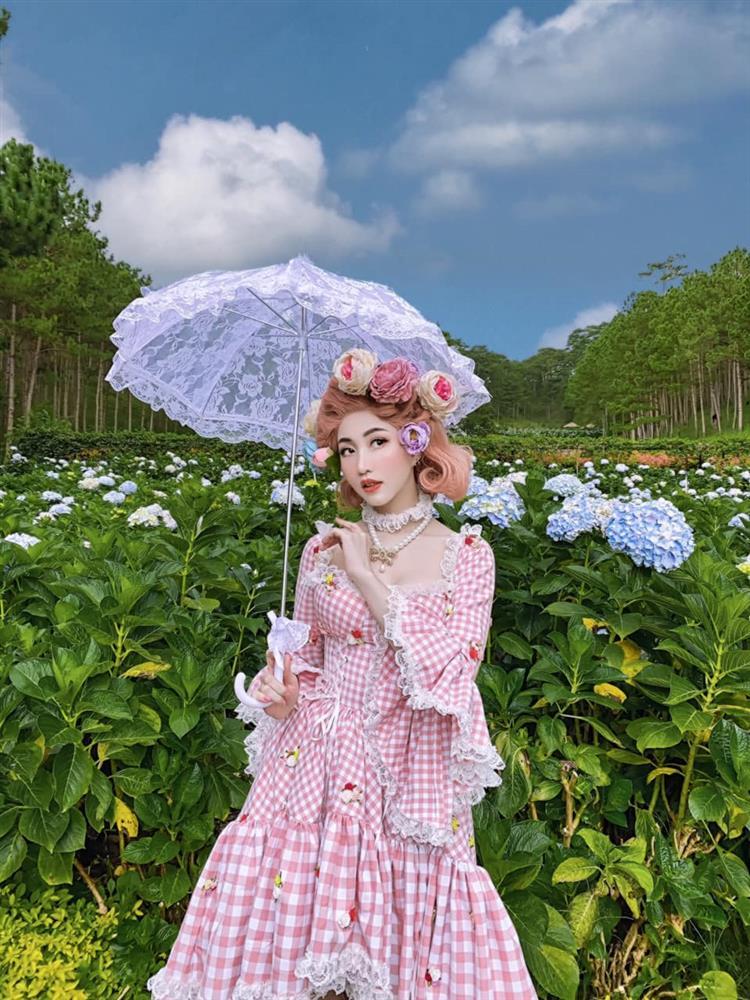 Đã mắt bộ ảnh gia đình lộng lẫy trong trang phục quý tộc bên cẩm tú cầu-14