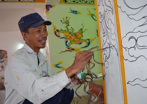 Dị nhân móng tay dài nhất Việt Nam: Cắt là ốm, thay áo mất 15-2