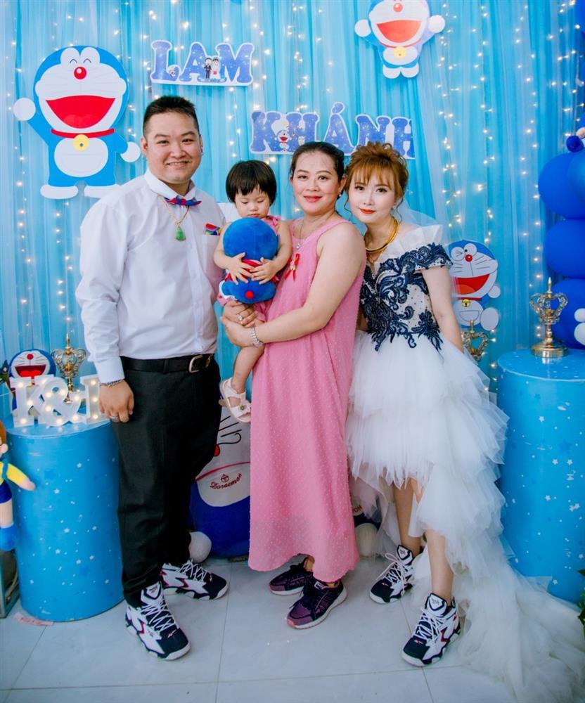 U mê Doraemon, cô dâu 9x được mẹ chồng tặng nguyên bộ trang sức hình mèo máy-13