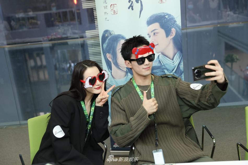 Địch Lệ Nhiệt Ba bị chê già hơn hẳn đàn em Ngô Lỗi-6