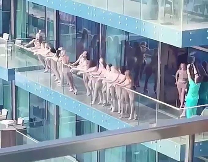 40 người mẫu bị bắt vì chụp ảnh khỏa thân trên ban công - 2sao