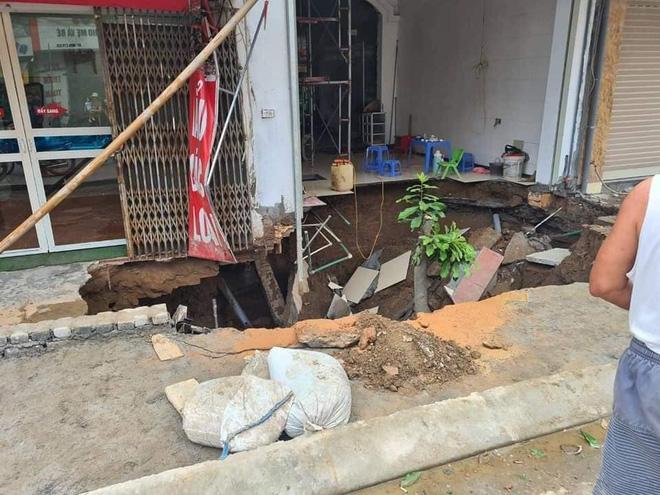 Cận cảnh hố tử thần ở Hà Nội sâu 5m nuốt chửng giàn khoan giếng-6