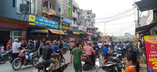 Cận cảnh hố tử thần ở Hà Nội sâu 5m nuốt chửng giàn khoan giếng-8
