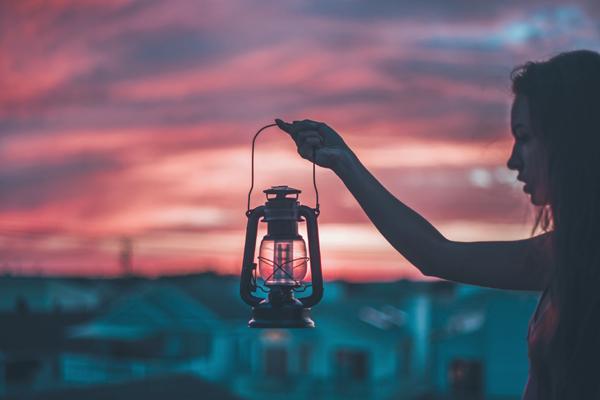 Tháng 4, vận rủi không dám động đến 5 người mệnh này-4