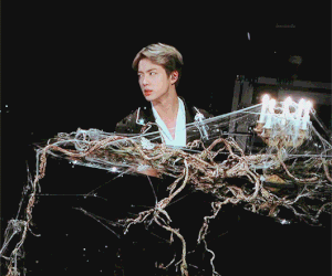 Giám đốc sáng tạo BigHit: Nhìn Jin BTS trình diễn mà như diện kiến chúa trời-3