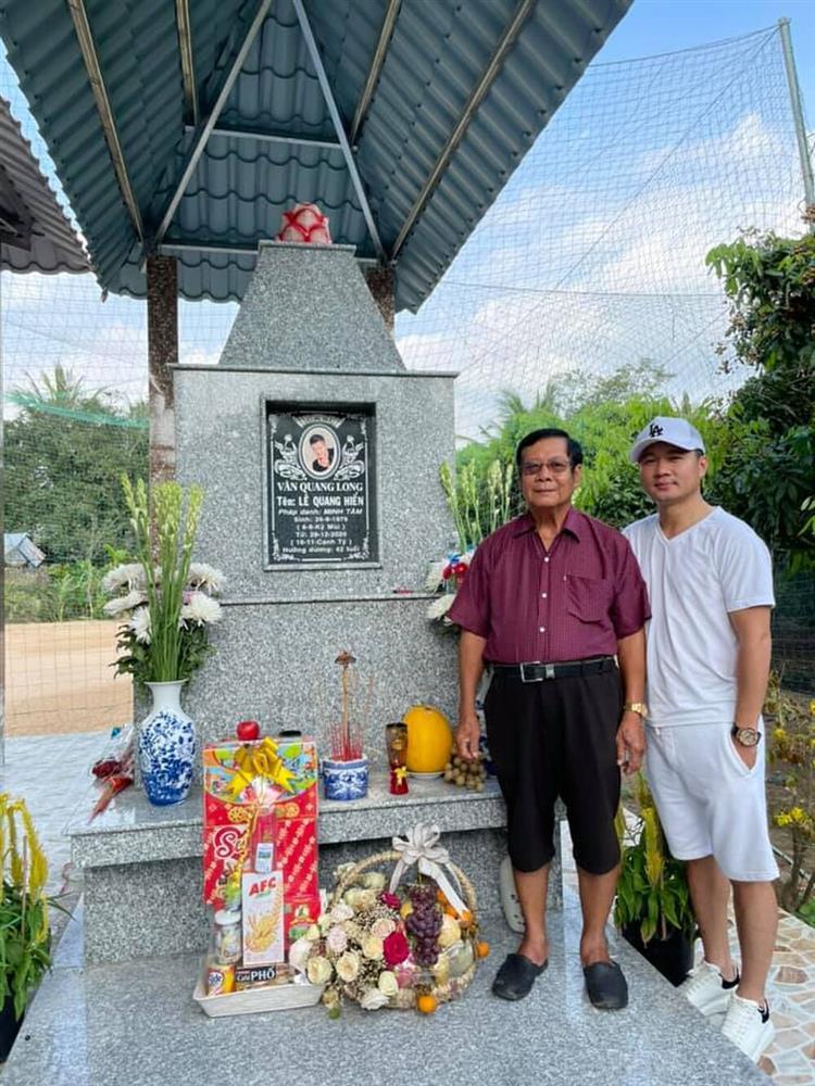 100 ngày mất Vân Quang Long: Gia đình làm lễ tưởng niệm, Lâm Vũ thăm mộ bạn thân-2