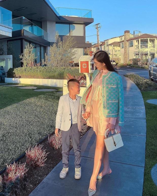 Màn sắm đồ hiệu cho con gây chạnh lòng của chị cả giới siêu giàu-3