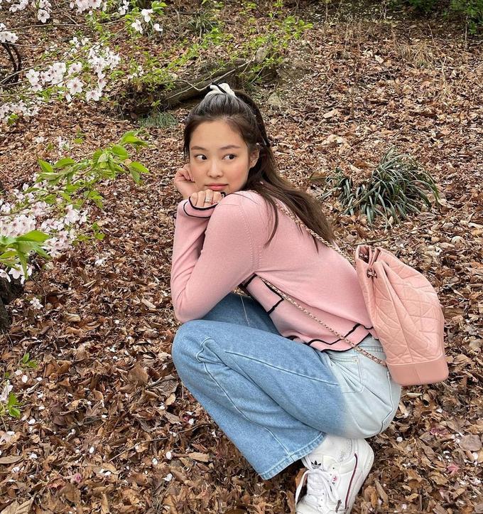 Jennie mặc áo Chanel trăm triệu đồng nhưng bị chê như đồ chợ-2